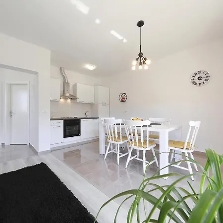 Lili Sa Privatnim Parkingom * Zadar