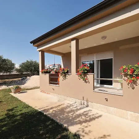 Lili Sa Privatnim Parkingom Apartman *