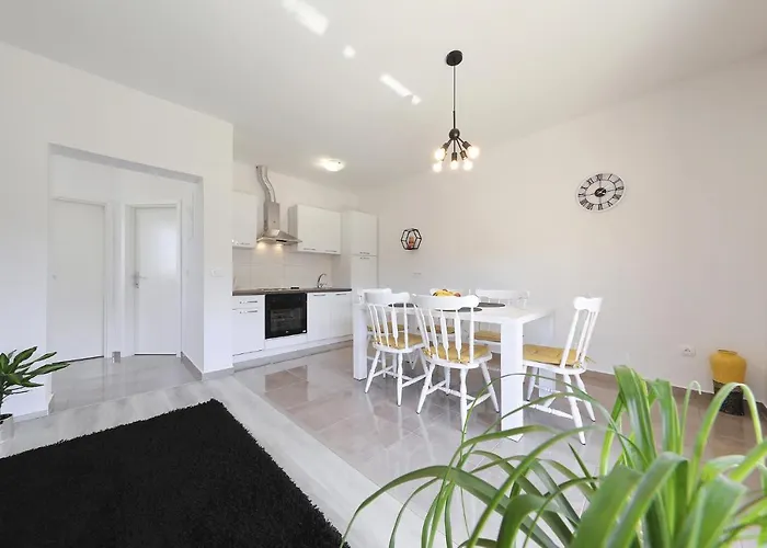 Lili Sa Privatnim Parkingom * Zadar