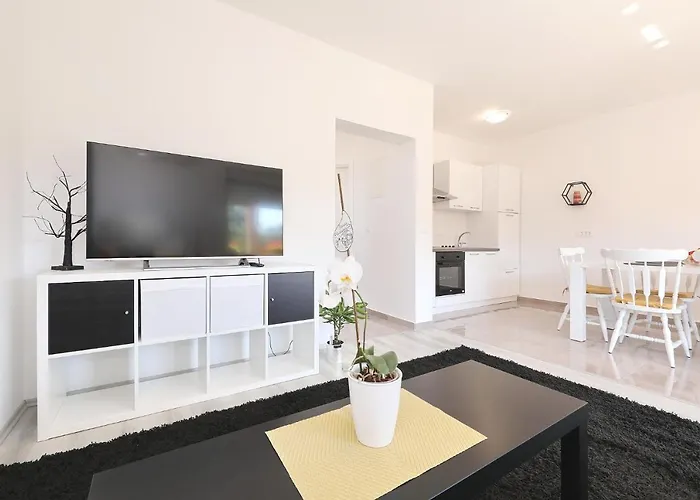 Lili Sa Privatnim Parkingom Apartman *