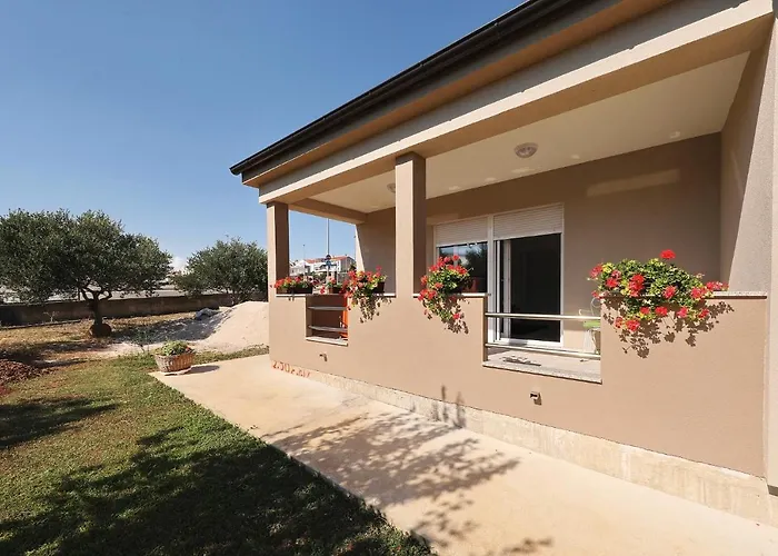 Lili Sa Privatnim Parkingom Apartman *