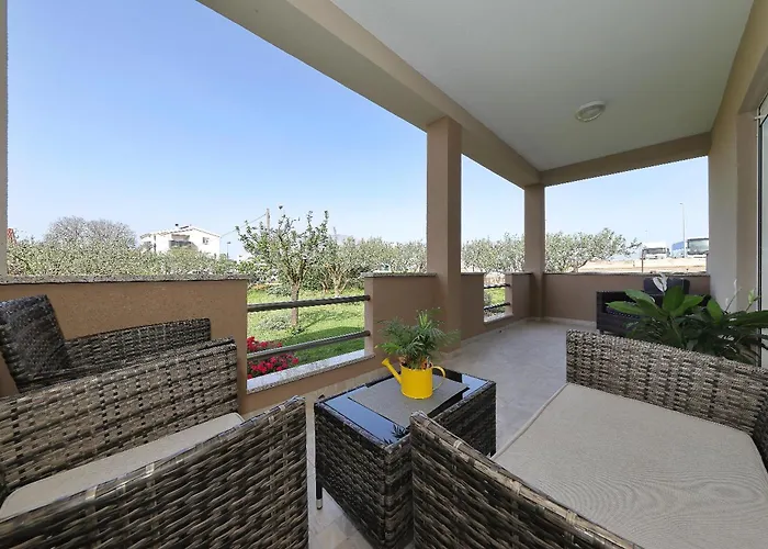 Lili Sa Privatnim Parkingom Apartman *