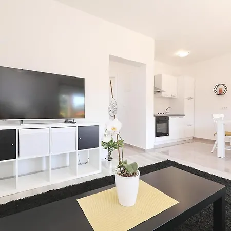 Lili Sa Privatnim Parkingom Apartman *