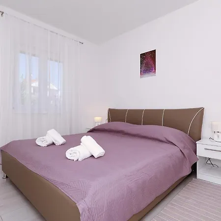 Lili Sa Privatnim Parkingom 아파트